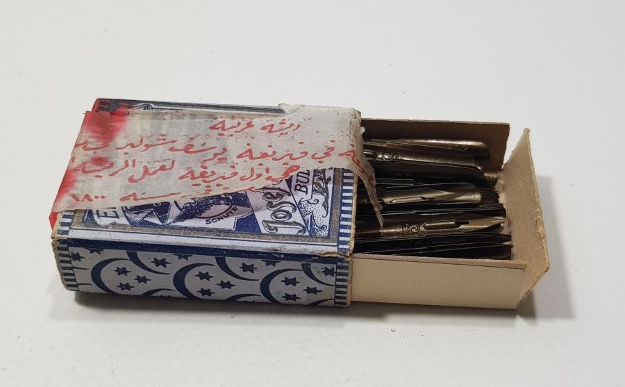 OSMANLI DÖNEMİ AY YILDIZLI VE ÜZERİ OSMANLICA YAZILI DİVİT UCU KUTUSU