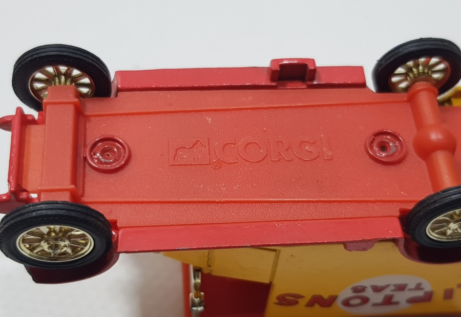 ANTİKA LİPTON ÇAYI PROMOSYON METAL OYUNCAK ARABA