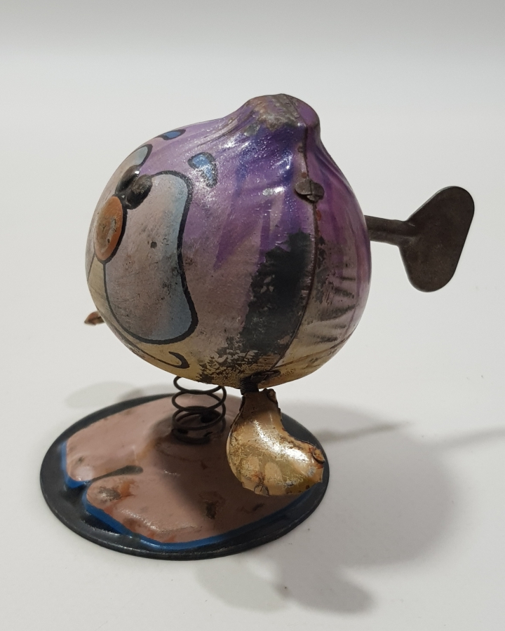 SOĞAN FORMLU KURMALI TENEKE OYUNCAK