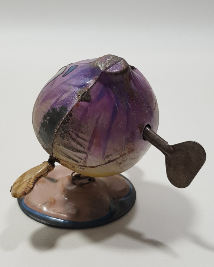 SOĞAN FORMLU KURMALI TENEKE OYUNCAK