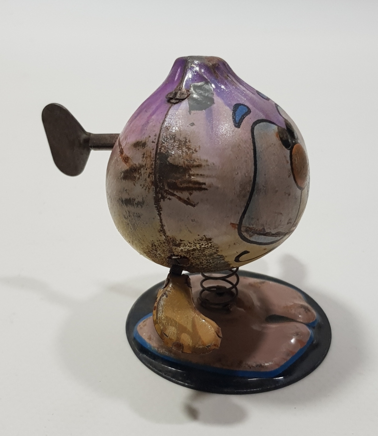 SOĞAN FORMLU KURMALI TENEKE OYUNCAK