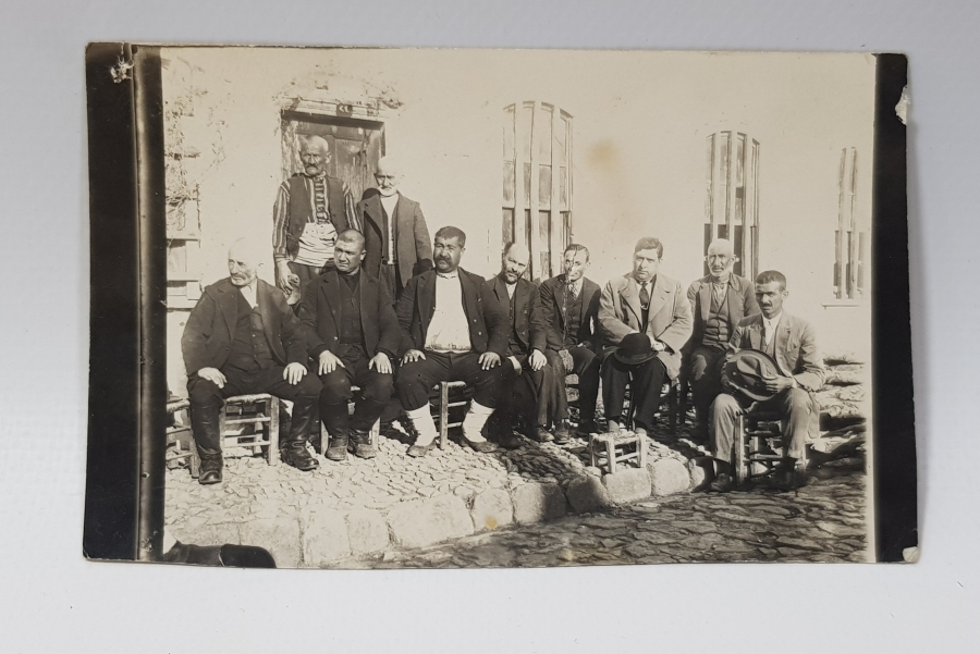 CUMHURİYET İLK DÖNEM BALIKESİR EDREMİT'TE KAHVEDE OTURANLAR ORJİNAL FOTOĞRAF