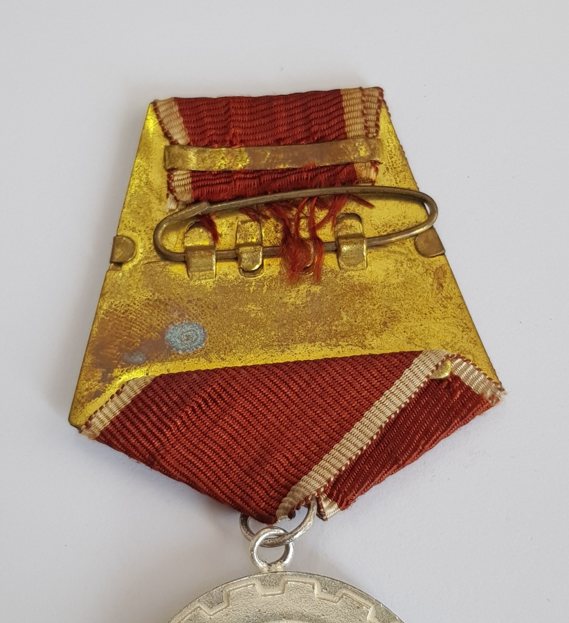 ANTİKA KOMÜNİZM PARTİZAN MADALYASI