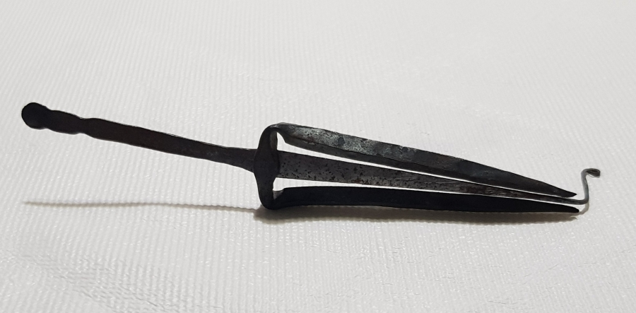 ŞAMAN KÜLTÜRÜ: ESKİ TÜRK MÜZİK ALETİ - GUBUZ - TEMİR KOMUZ