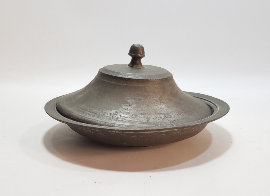 OSMANLI DÖNEMİ OSMANLICA YAZILI VE ÇADIR FORMUNDA REMİZ VE BÖLÜK NUMARASI YAZILI ÇOK NADİR YENİÇERİ BAKIR TABAK