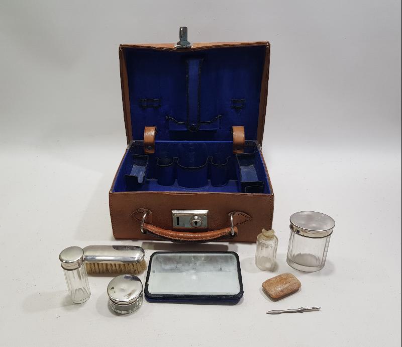 ORİJİNAL KUTUSUNDA ANTİKA ERKEK SEYAHAT SETİ