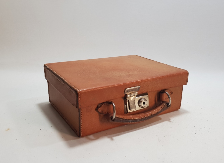 ORİJİNAL KUTUSUNDA ANTİKA ERKEK SEYAHAT SETİ