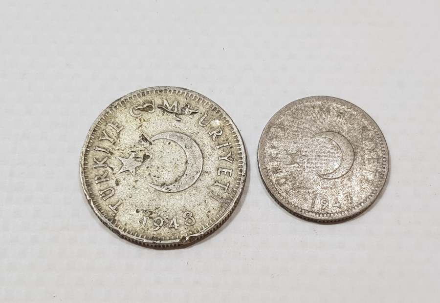 1947 - 1948 TARİHLİ GÜMÜŞ 50 KURUŞ VE 1 LİRA