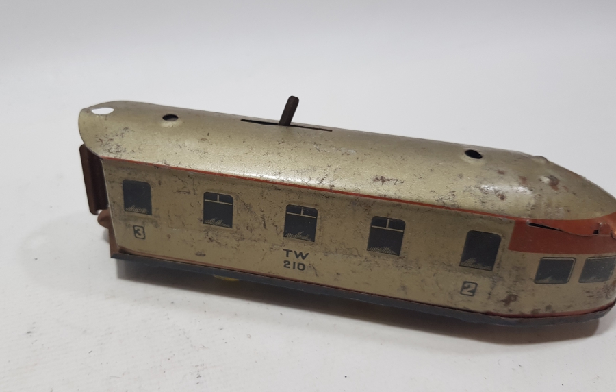 ANTİKA OYUNCAK TENEKE TREN LOKOMOTİFİ