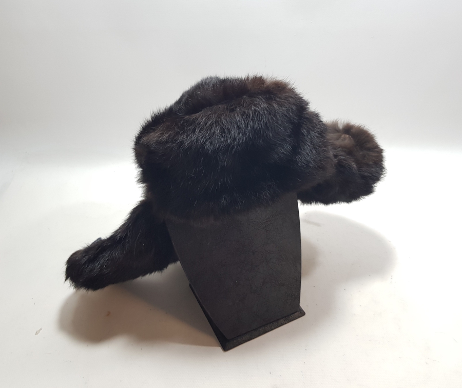 AYI POSTUNDAN YAPILMIŞ ANTİKA ŞAPKA