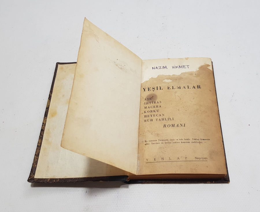 İLK BASKI KİTAP: NAZIM HİKMET - YEŞİL ELMALAR