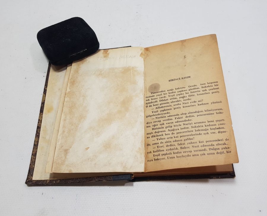 İLK BASKI KİTAP: NAZIM HİKMET - YEŞİL ELMALAR