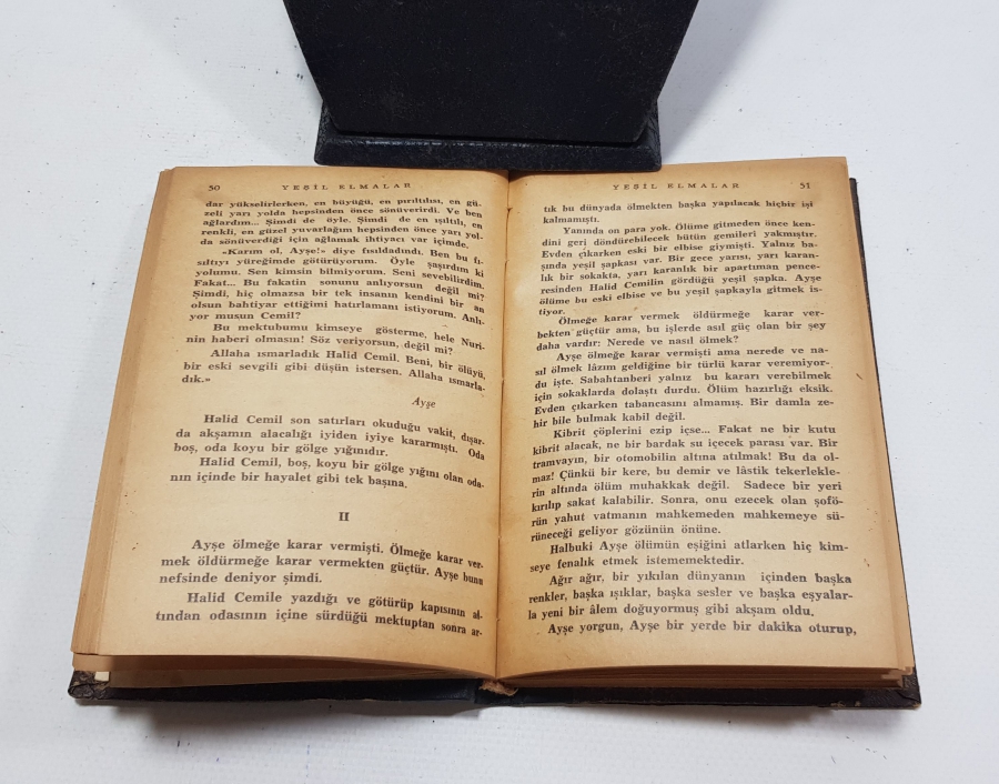 İLK BASKI KİTAP: NAZIM HİKMET - YEŞİL ELMALAR