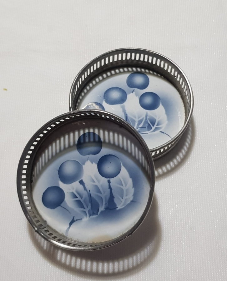 BİR ÇİFT ANTİKA PORSELEN BARDAK ALTLIĞI