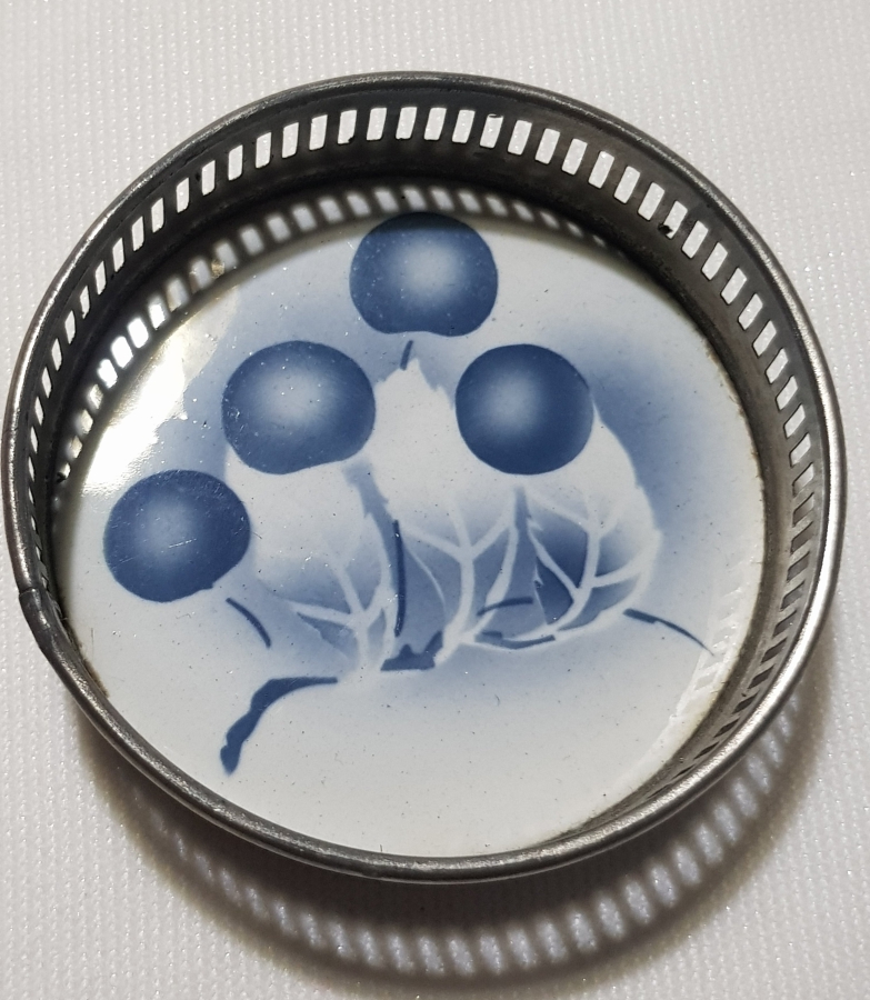 BİR ÇİFT ANTİKA PORSELEN BARDAK ALTLIĞI