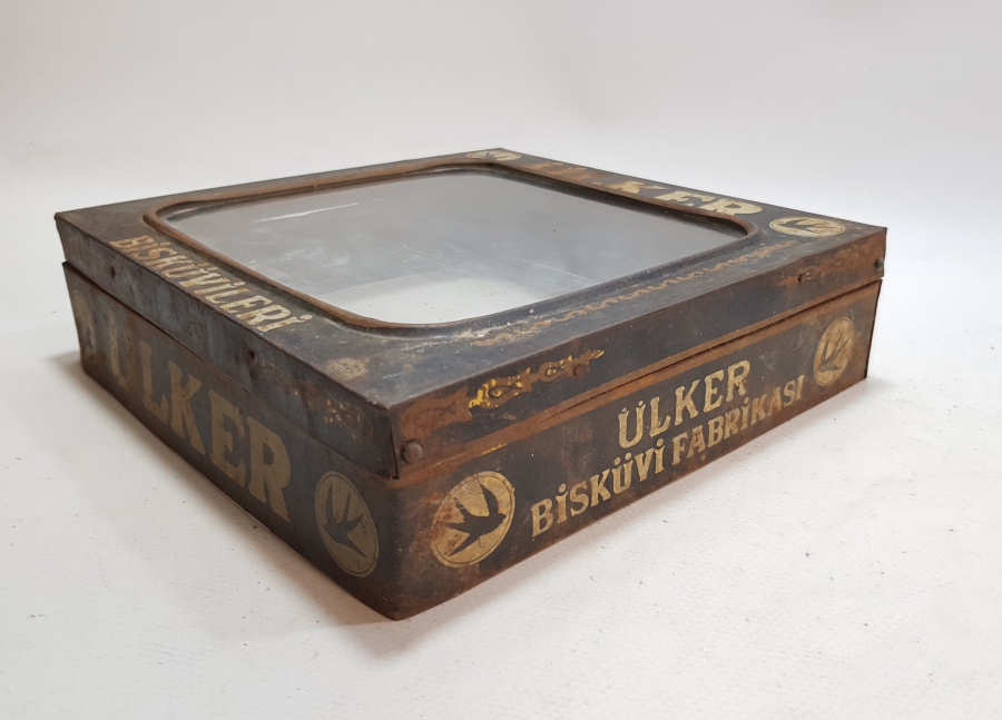 ESKİ BAKKALİYE: ÜLKER BİSKÜVİLERİ KUTUSU KAPAĞI