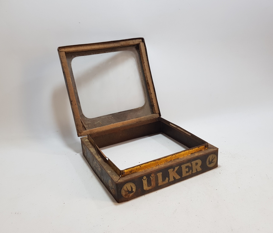 ESKİ BAKKALİYE: ÜLKER BİSKÜVİLERİ KUTUSU KAPAĞI