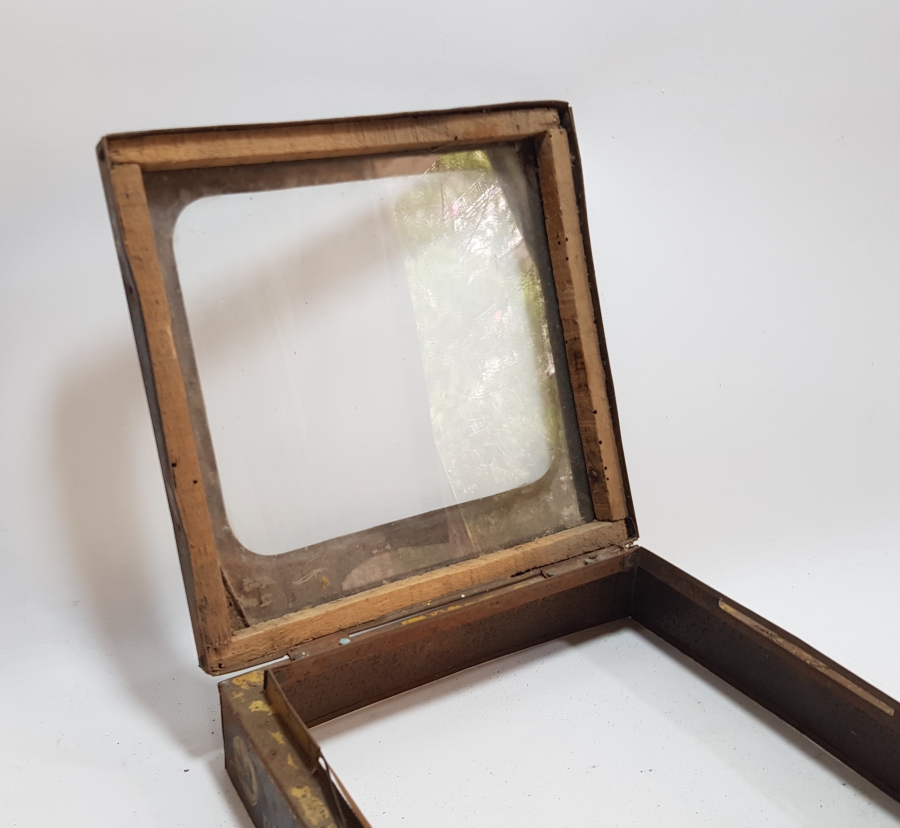 ESKİ BAKKALİYE: ÜLKER BİSKÜVİLERİ KUTUSU KAPAĞI