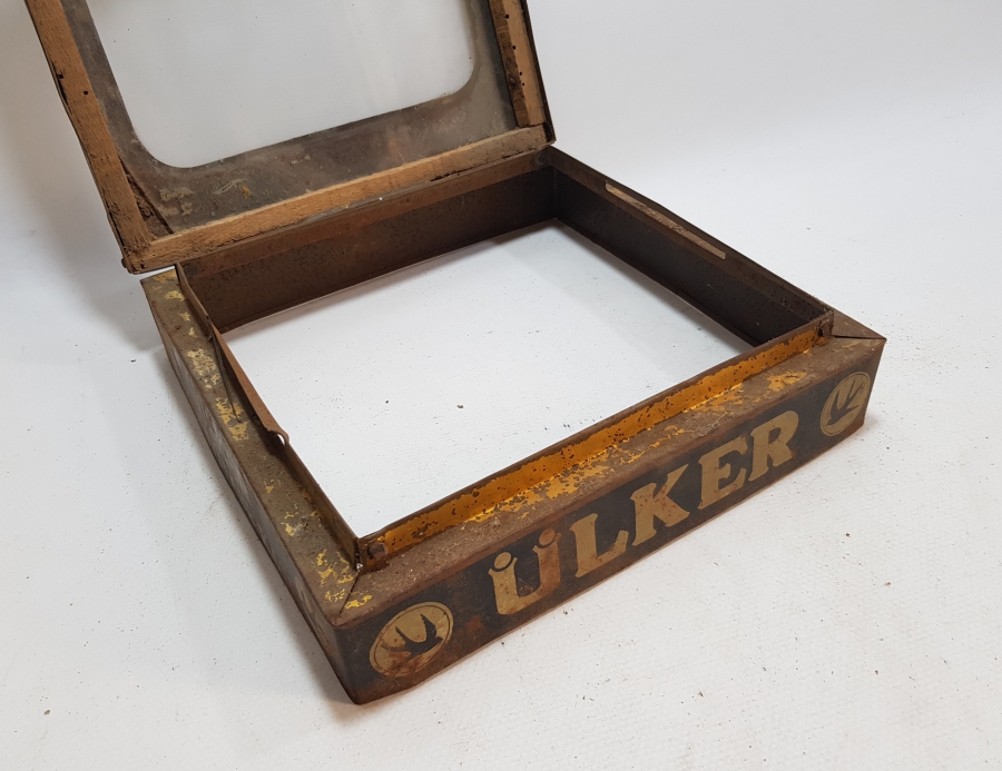 ESKİ BAKKALİYE: ÜLKER BİSKÜVİLERİ KUTUSU KAPAĞI