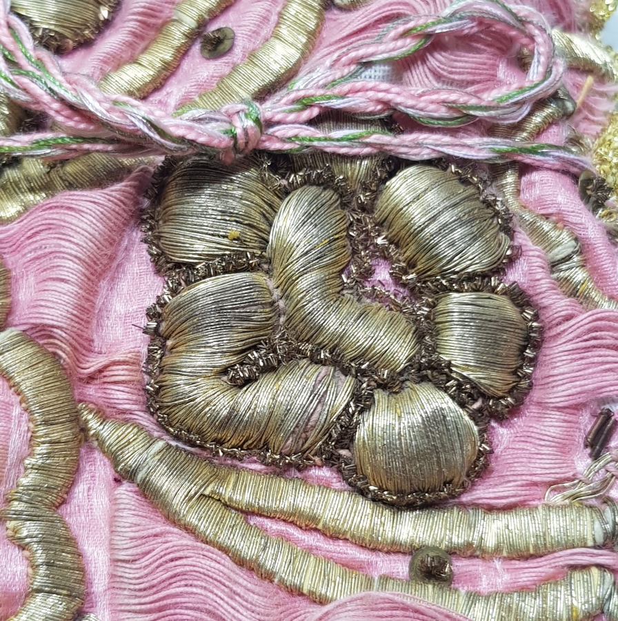 OSMANLI DÖNEMİ ALTIN SIRMA İŞÇİLİKLİ YATIK İŞ GELİN GELİN KESESİ