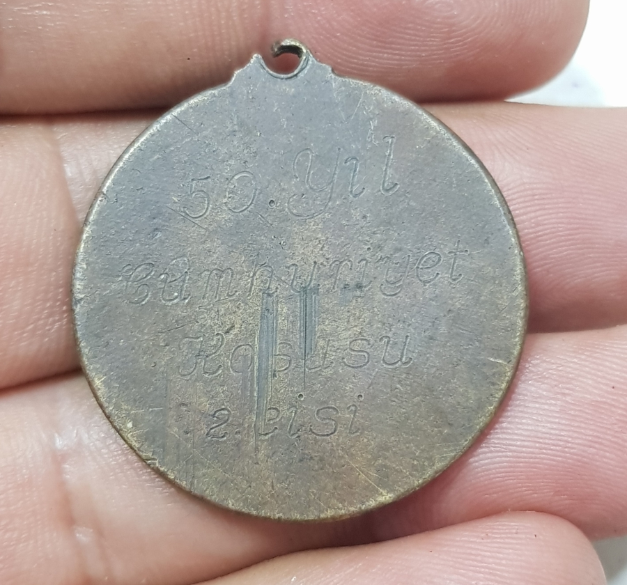 50. YIL CUMHURİYET KOŞUSU İKİNCİLİK MADALYASI