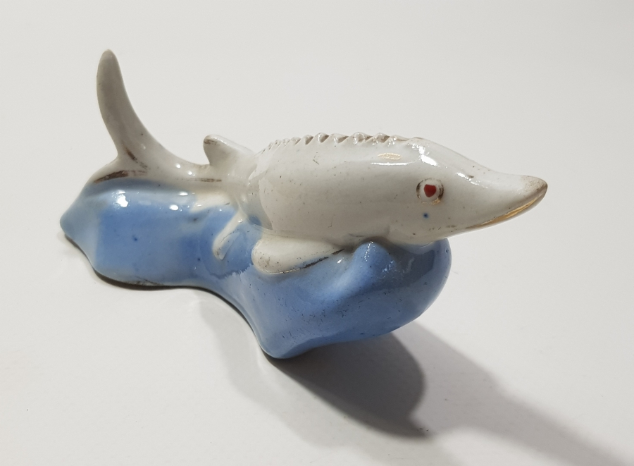 ANTİKA MERSİN BALIĞI FORMLU PORSELEN BİBLO