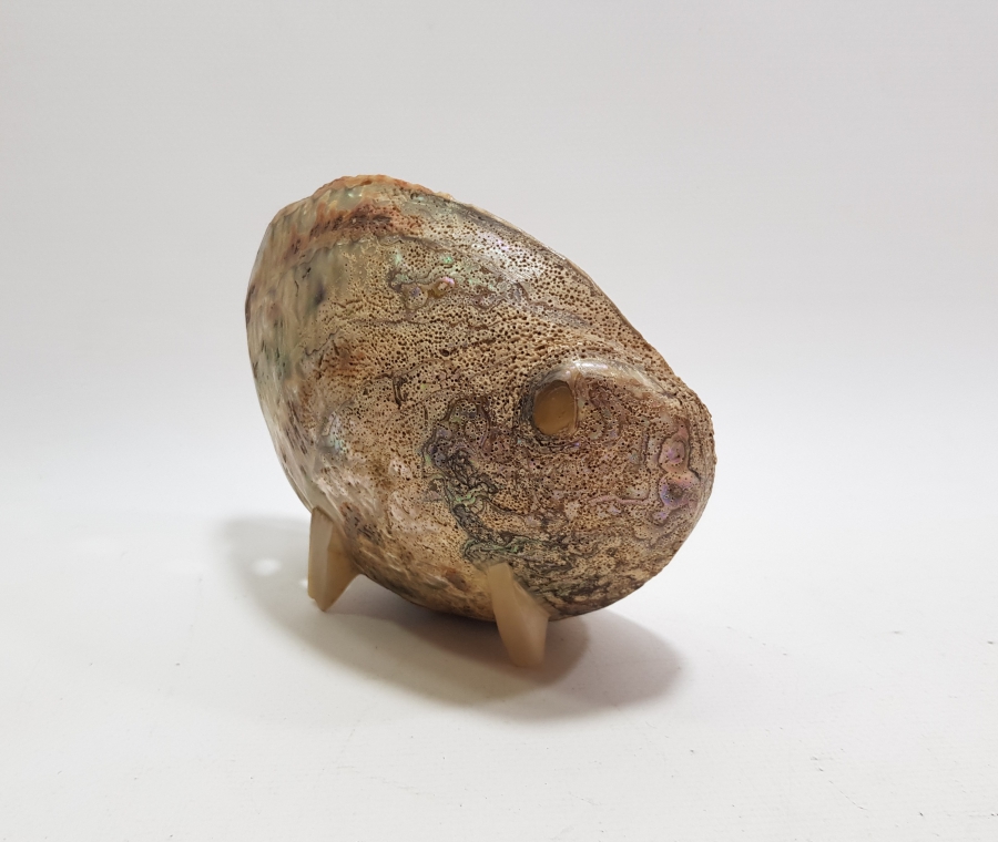 DENİZ KABUĞUNUN İÇİNE YAPILMIŞ SEDEFTEN MAMUL MESCİDİ AKSA GÖRSELLİ MASA ÜSTÜ PANOSU