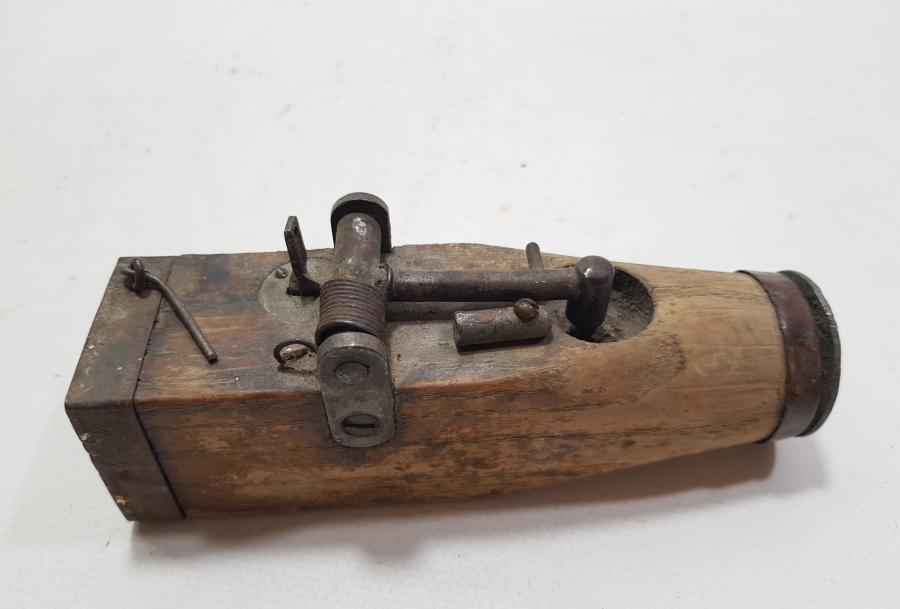 OSMANLI DÖNEMİ NADİR FORMDA KÖSTEBEK TABANCASI