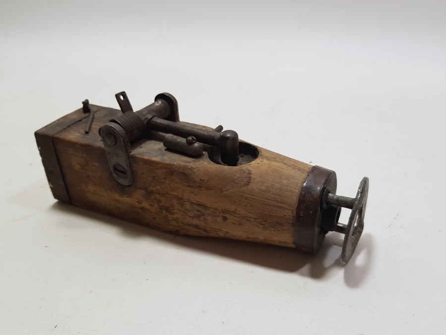 OSMANLI DÖNEMİ NADİR FORMDA KÖSTEBEK TABANCASI