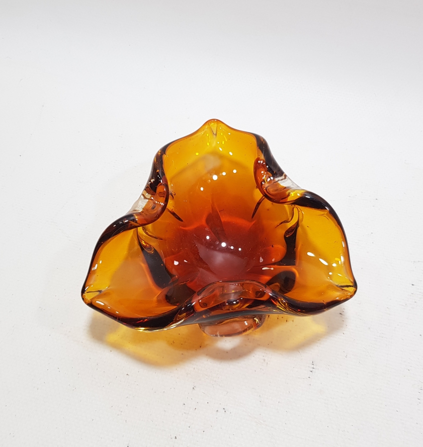 ÇINAR YAPRAĞI FORMUNDA YAPILMIŞ ANTİKA MURANO KÜLLÜK