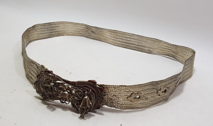 MEŞRUTİYET DÖNEMİ TRABZON İŞİ HASIR ÖRME MEŞRUTİYET SANCAKLI GÜMÜŞ KAPLAMA GELİN KEMERİ