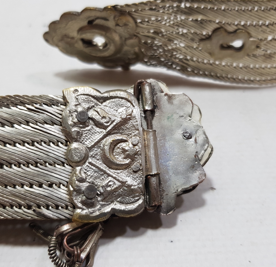 MEŞRUTİYET DÖNEMİ TRABZON İŞİ HASIR ÖRME MEŞRUTİYET SANCAKLI GÜMÜŞ KAPLAMA GELİN KEMERİ