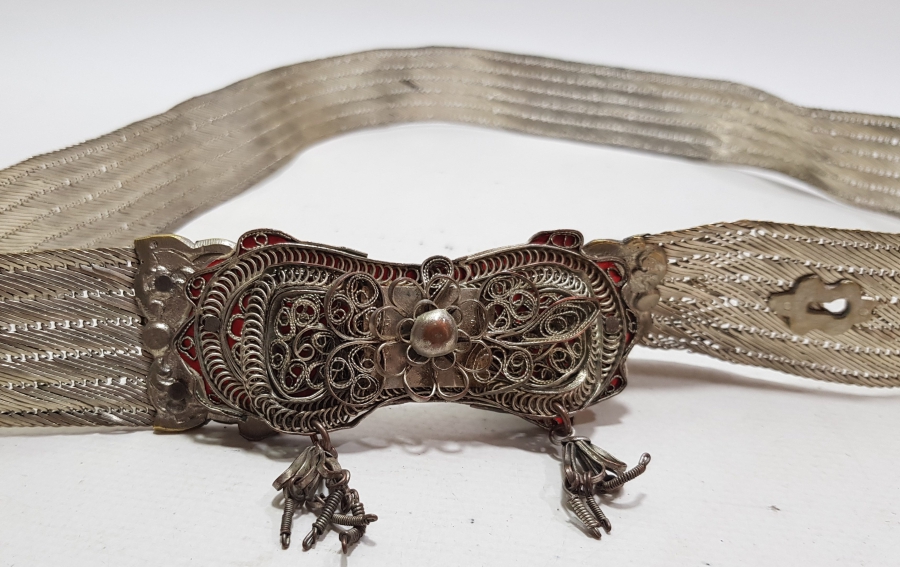 MEŞRUTİYET DÖNEMİ TRABZON İŞİ HASIR ÖRME MEŞRUTİYET SANCAKLI GÜMÜŞ KAPLAMA GELİN KEMERİ