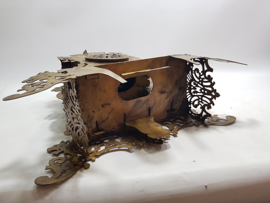 OSMANLI DÖNEMİ KARTAL VE KAPLAN FİGÜRLÜ TESTERE İŞÇİLİKLİ DEV BOY ŞÖMİNE SAATİ