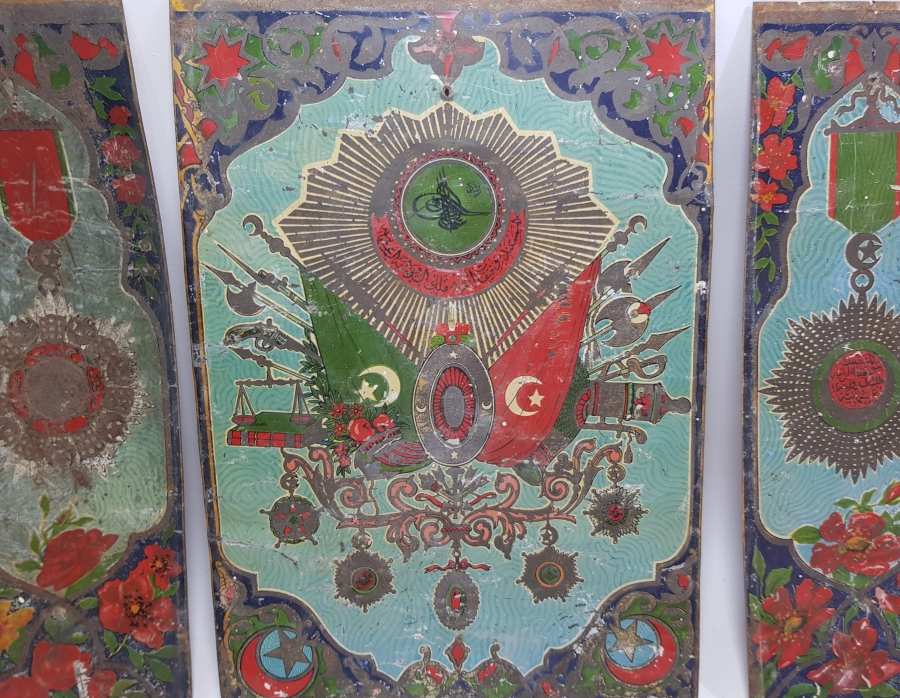 ÜZERİNDE OSMANLI DEVLET ARMASI VE OSMANLI NİŞANLARI GÖRSELİ BULUNAN ÇOK NADİR SANDIK ÖNÜ PARÇALARI