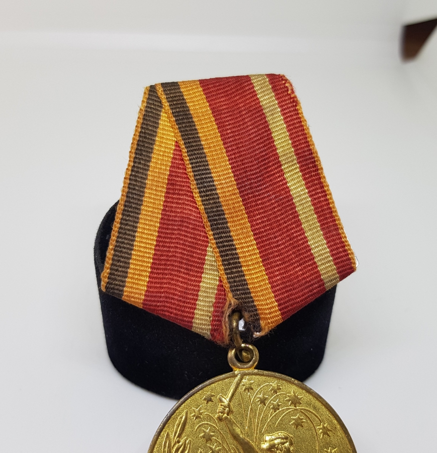 ORİJİNAL ASKISIYLA 2. DÜNYA SAVAŞI ALTIN KAPLAMA HATIRA MADALYA