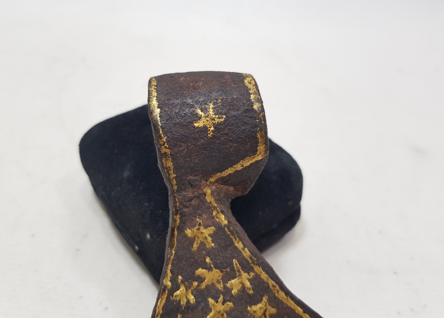 OSMANLI DÖNEMİ ÜZERİ ALTIN ÇAKMA İŞÇİLİKLİ ÇOK NADİR YENİÇERİ SAVAŞ BALTASI