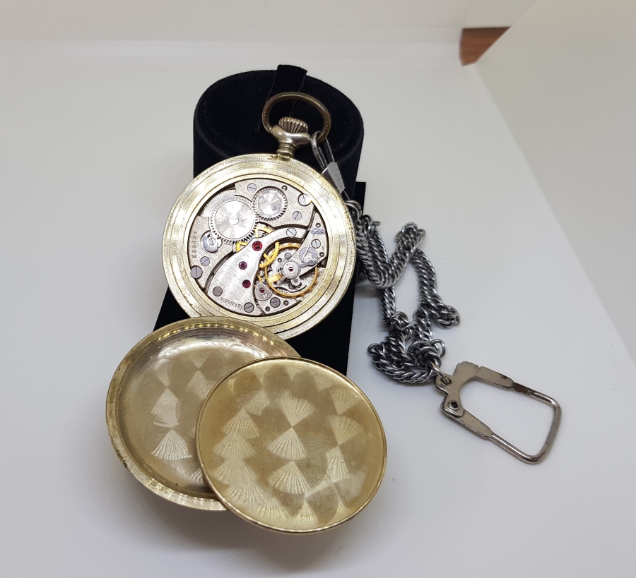 ORİJİNAL KÖSTEĞİYLE SERKİSOF MARKA ARKASI TRENLİ KURMALI ANTİKA CEP SAATİ