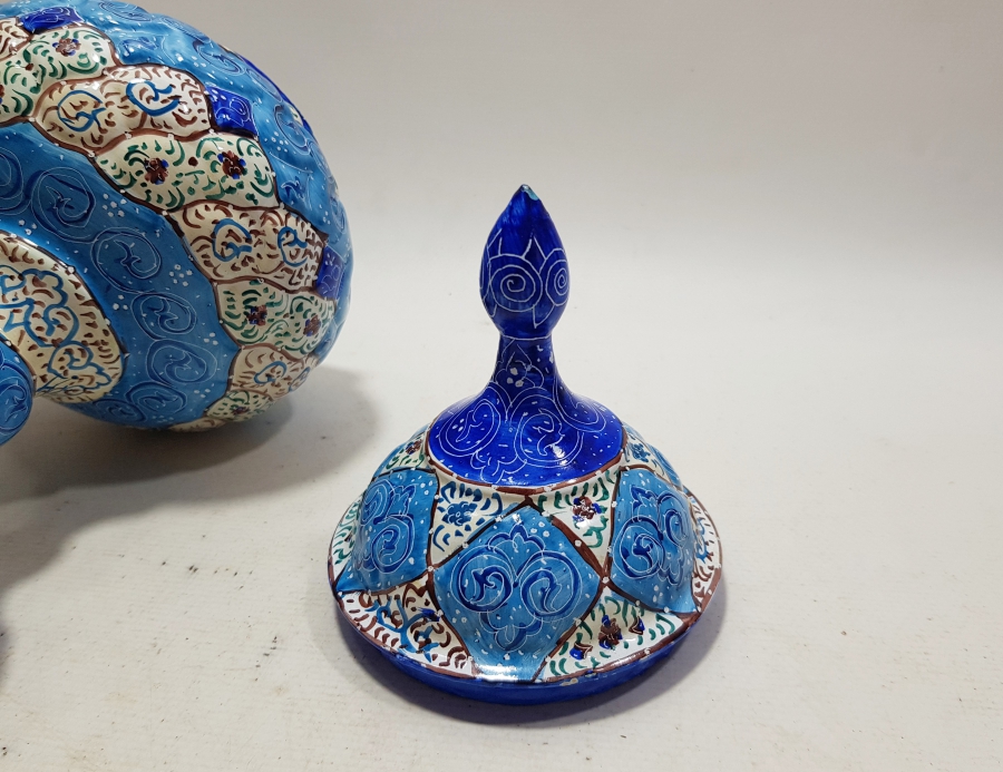 ÜZERİ MİNE İŞÇİLİKLİ TAMAMI EL BOYAMA ANTİKA KAPAKLI MACUNLUK