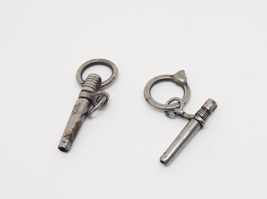 OSMANLI DÖNEMİ EL YAPIMI İKİ ADET CEP SAATİ ANAHTARI