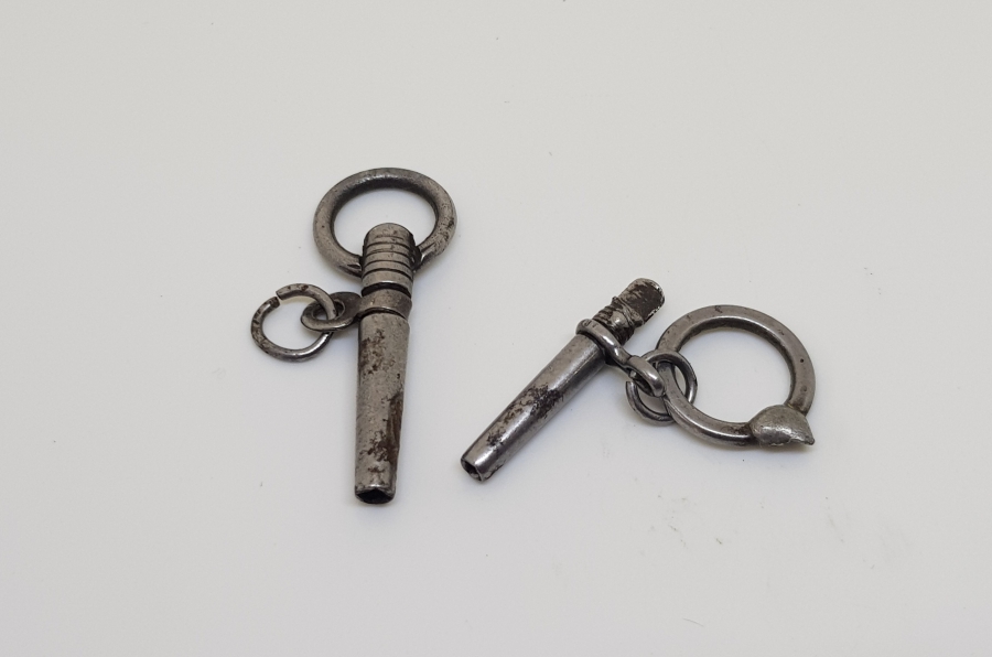 OSMANLI DÖNEMİ EL YAPIMI İKİ ADET CEP SAATİ ANAHTARI