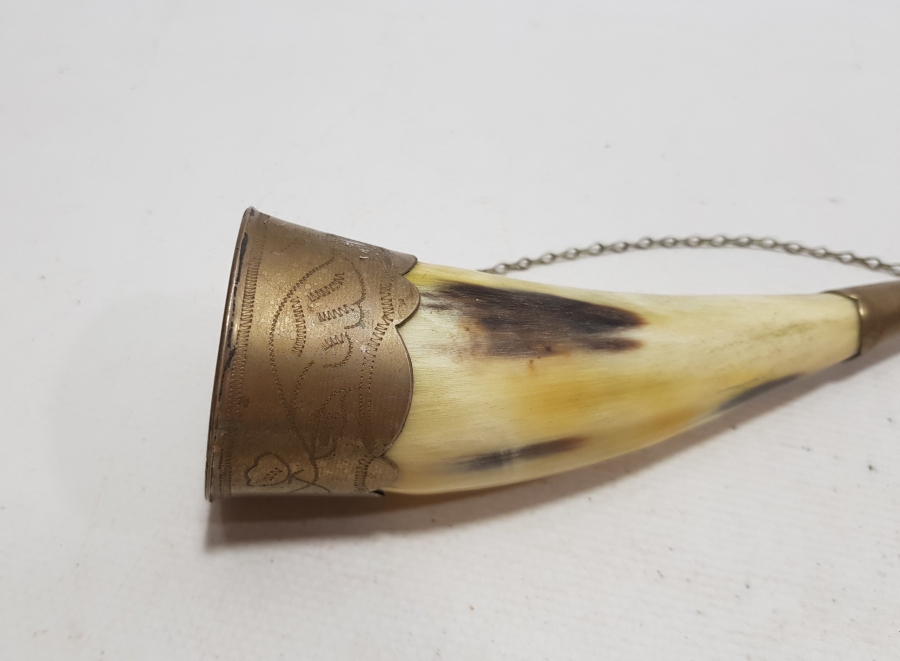 ÜZERİ KALEM İŞÇİLİKLİ ANTİKA RUS BOYNUZ KADEH