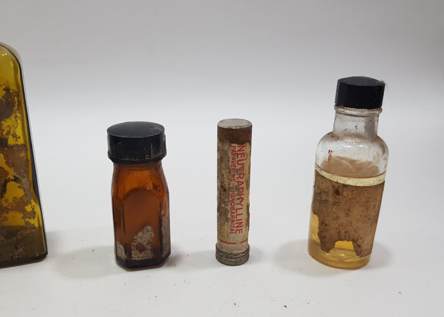 ECZACILIK TARİHİ - ANTİKA CAM İLAÇ ŞİŞESİ LOTU