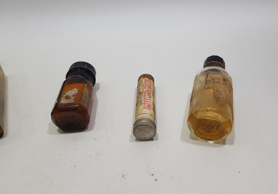 ECZACILIK TARİHİ - ANTİKA CAM İLAÇ ŞİŞESİ LOTU