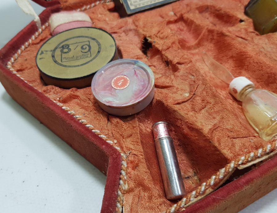 ORİJİNAL KUTUSUNDA 1900  BAŞLARI ANTİKA BAKIM SETİ