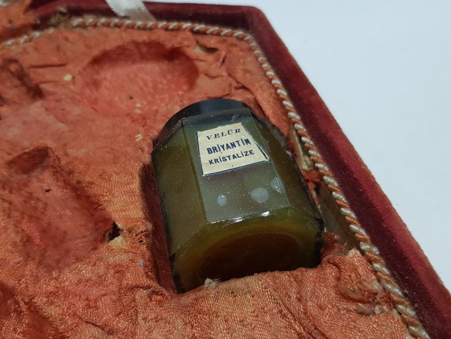 ORİJİNAL KUTUSUNDA 1900  BAŞLARI ANTİKA BAKIM SETİ