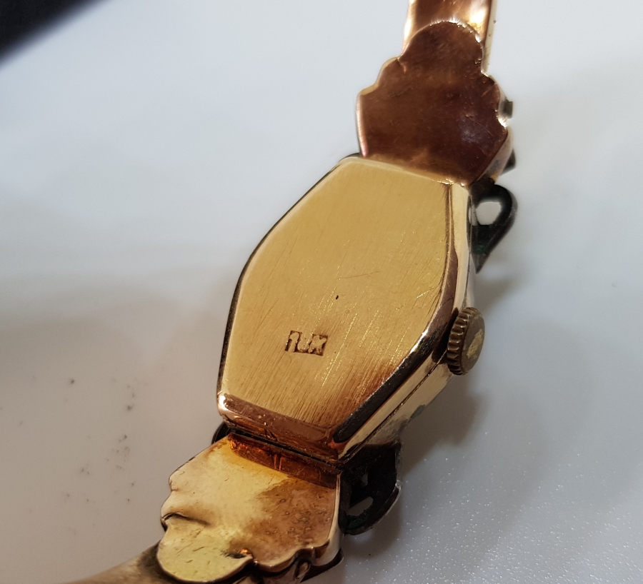 ELMAS VE YAKUT TAŞLI ÖZEL YAPIM ANTİKA ALTIN SAAT