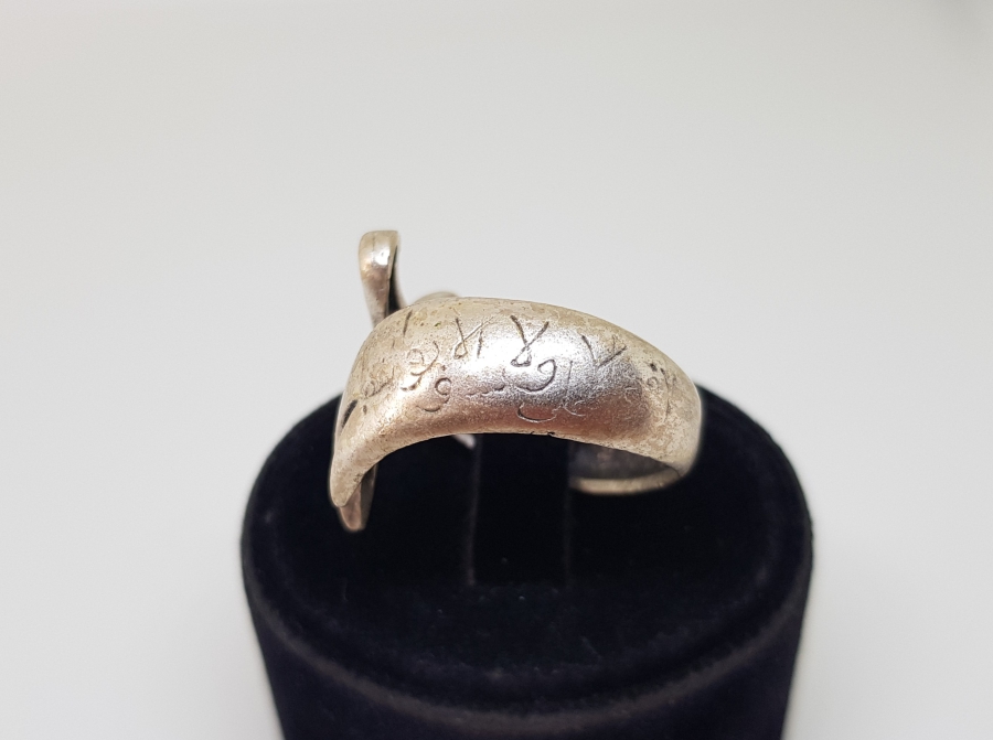 ZÜLFİKAR FORMUNDA YAPILMIŞ ÜZERİ DUALI ANTİKA NADİR GÜMÜŞ YÜZÜK