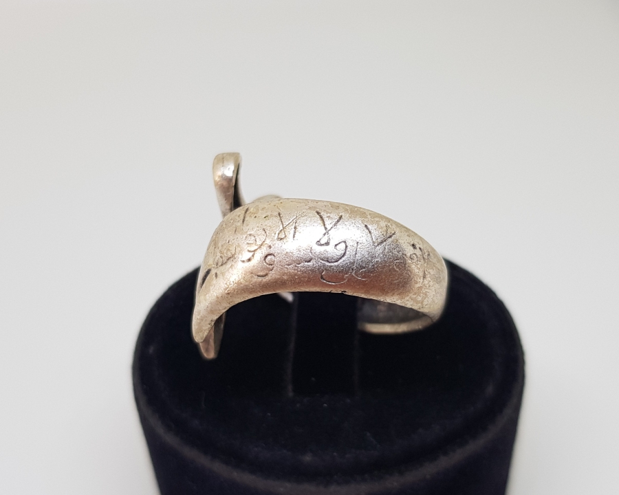 ZÜLFİKAR FORMUNDA YAPILMIŞ ÜZERİ DUALI ANTİKA NADİR GÜMÜŞ YÜZÜK