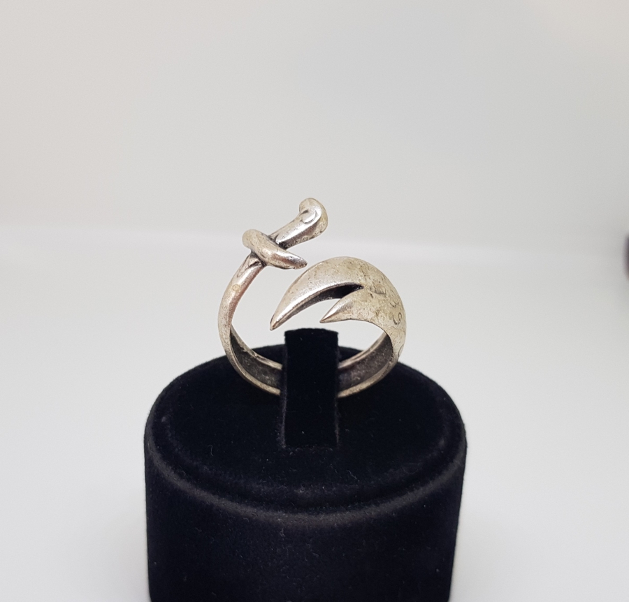 ZÜLFİKAR FORMUNDA YAPILMIŞ ÜZERİ DUALI ANTİKA NADİR GÜMÜŞ YÜZÜK